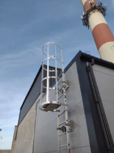 Drabina stalowa wejśce na dach hali