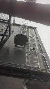 Drabina stalowa wejśce na dach hali 3